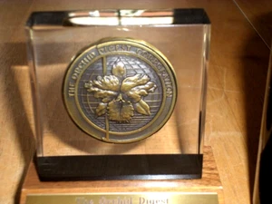 "THE ORCHID DIGEST CORPORATION- SHOW TROPHY", ACRYLIC PAPERWEIGHT STATUE, VINT. - Picture 1 of 11