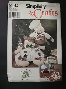 Simplicity Crafts 9880 16 inch Gingerbread People Xmas Decor SEWING PATTERN - Picture 1 of 3