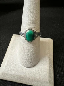 Southwestern Vintage Sterling Silver Solitaire Malachite Dainty Ring. #403 - Picture 1 of 5