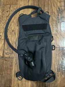 CAMELBAK Maximum Gear Ambush 3L Zaino Idratazione Nero con Vescica Mai Usato - Foto 1 di 5