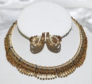 Elegante collar gargantilla y pendientes Trifari corona tono dorado llamativo diamantes de imitación - Imagen 1 de 21