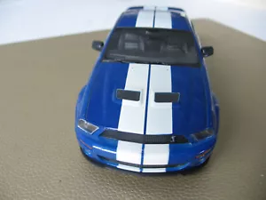 Strisce blu/bianche 1:24 Welly Ford Mustang Sheby GT 500 2007 - Foto 1 di 8