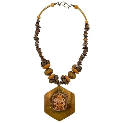 Antiguo collar tribal tibetano asiático amuleto de latón tallado hueso estupa campanas de templo Foto 1 de 4