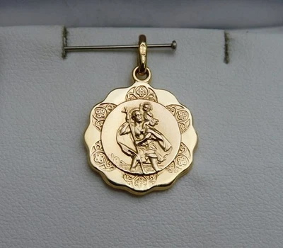 UNOAERRE ITALY 10CT YELLOW GOLD FANCY SCALLOP EDGE ST. CHRISTOPHER PENDANT 1.8g - Image 1 of 4