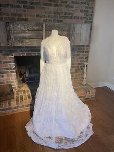 White Lace Wedding Dress V Neck Open Back Size 16 NWOT beautiful Boho - Picture 1 of 9