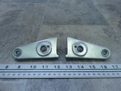 Honda V65 Magna VF1100 H1678 1985. Suportes de faróis montados esquerda direita - Imagem 1 de 4