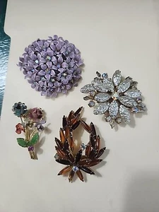Juego de 4 broches/alfileres vintage tono dorado, tono plata con pedrería varios - Imagen 1 de 5