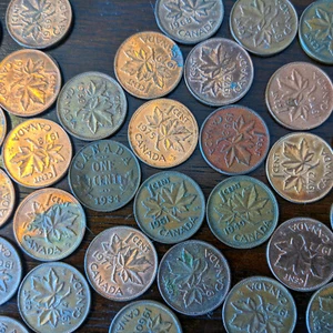 1970's circulated CANADIAN PENNY ROLL Canada small cent full roll of 50 pennies - Picture 1 of 5