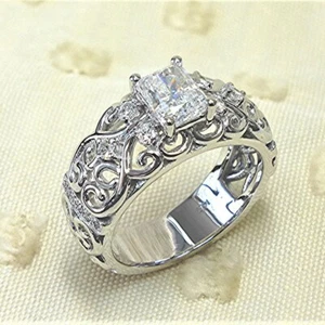 Anillo de promesa de diamantes simulados enchapados en plata 925 con patrón celta de 1,98 quilates - Imagen 1 de 4