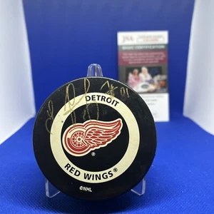 Sergei Fedorov I.Larionov Signed Detroit Red Wings Official Hockey Puck Auto JSA - Picture 1 of 6