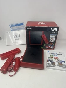Nintendo Wii Mini - 8GB - Pacchetto Console con Mario Kart - Rosso - Foto 1 di 7