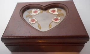 Joyero de madera en forma de corazón esmaltado flor vidrio superior bisagras almacenamiento abierto - Imagen 1 de 14