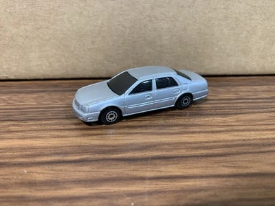 Maisto Cadillac Deville DTS Silver 1:64 - Image 1 of 4