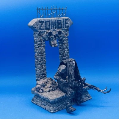Figura Zombie McFarlane Rob de Colección con Juego de Diorama Trono Zombi Años 2000 Completo Foto 1 de 4
