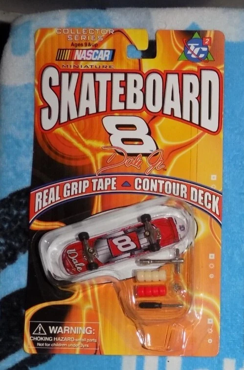 MINI-SKATE DALE GAINHARDT JR 1:64 (MAISTO) - Imagem 1 de 1