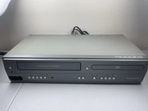 Magnavox DV225MG9 VCR DVD Combo per ricambi o riparazioni non funzionante si accende - Foto 1 di 9