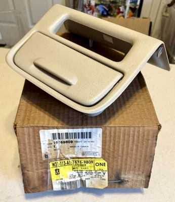 Console central painel acabamento painel painel NOS GM 2000-2002 Chevy Tahoe GMC Yukon CD player - Imagem 1 de 4