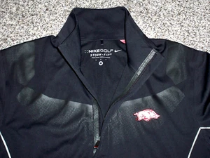 NUEVO SIN ETIQUETAS Para hombres NIKE GOLF Storm Fit 1/4 Cremallera Camisa Viento M NEGRA con Borde y Logo ARKANSAS - Imagen 1 de 5