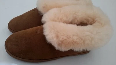 BEARPAW  Womens Size 7 Brown Suede Upper Sheep Skin Lined  Booties EUC - Image 1 of 4