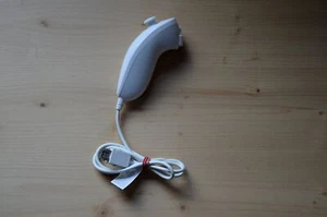 Wii - Original Nintendo Wii Nunchuk Controller Weiß (guter Zustand) - Bild 1 von 1