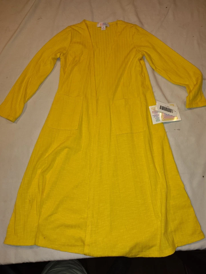 Suéter Plumero LuLaRoe Niños Sariah Talla 8 NUEVO CON ETIQUETAS NUEVO Amarillo Sólido Foto 1 de 4