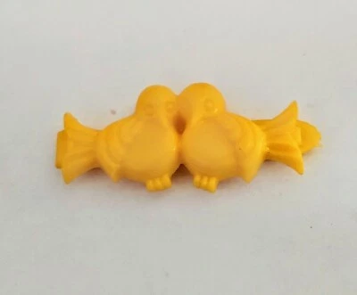De colección Años 70 Clip de Pelo A Presión Peine Apretado Pasador BUENO Amarillo Love Birds Izquierdo ¡Raro!! Foto 1 de 4