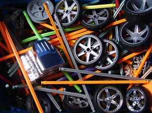 K'NEX 5 Pound Mixed Lot w/ Wheels Gears Rods Connectors Multiple Sets in TOTE - Picture 1 of 8