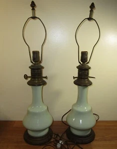 Paar jadegrüne Mid Century Glasur Keramik Lampen Eichel Enden 27" hoch - Bild 1 von 4