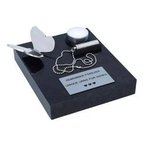 Andenken mit Sockel, Gedenktafel und Butterfly. Erinnerungsstück für draußen - Imagen 1 de 4