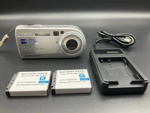 Sony Cyber-Shot DSC-P150 7.2MP Digital Camera 3X Zoom + Charger + 2 Batteries - Picture 1 of 8