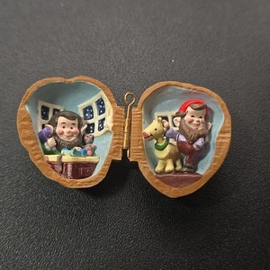 Hallmark Ornament 1989 Nussschale Feiertag Walnuss Elfe Santa Spielzeug Werkstatt 1,5 Zoll - Bild 1 von 5