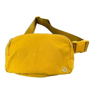 Lululemon Everywhere Belt Bag Gold NWOT - Picture 1 of 5