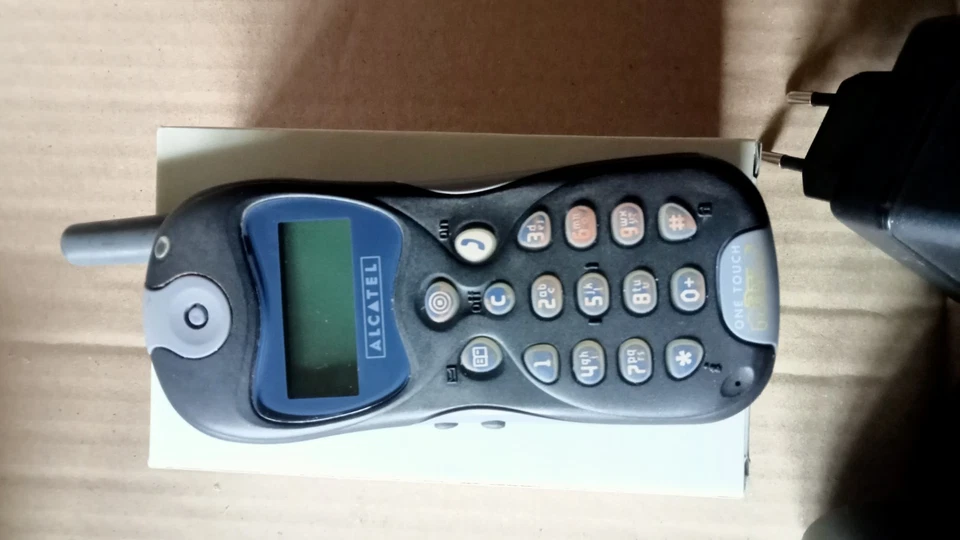 Téléphone portable Alcatel En TBE - Photo 1/3