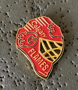 Calgary Flames Goalie Mask NHL Hockey Pin - Imagen 1 de 2