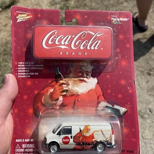 WHITE LIGHTNING GMC DELIVERY VAN      2003 JOHNNY LIGHTNING COCA-COLA    1:64 - Picture 1 of 2