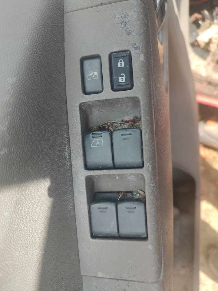 09 10 11 12 13 Interruptor de puerta delantero SUZUKI EQUATOR Foto 1 de 1