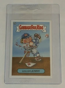 Leg Up Lenny 2025 Spazzatura Secchio Bambini 40° Anniversario PSA Promo SSP Sigillato - Foto 1 di 2