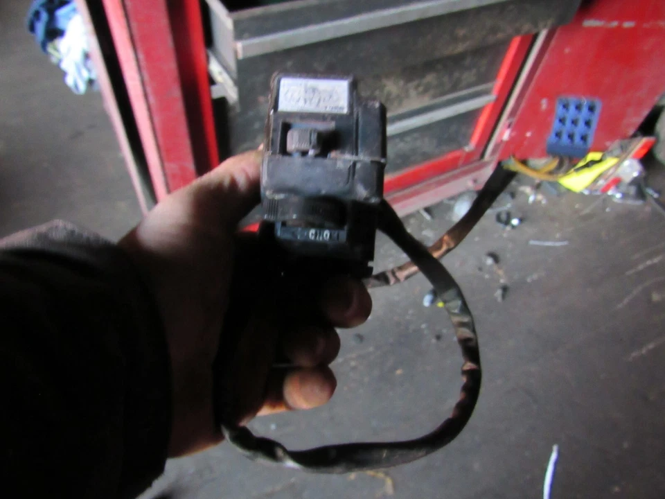 1983 suzuki gs750 es левый выключатель огни поворотник - Изображение 1 из 1