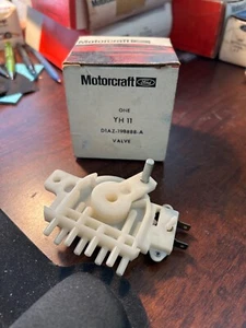 NOS 71-72 FORD MERCURY HEATER CONTROL VACUUM DAMPER SWITCH YH-11 D1AZ-19B888-A - Picture 1 of 3