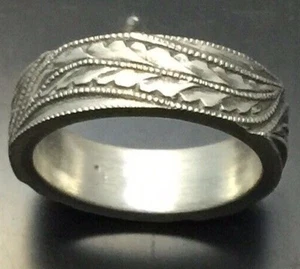 ANILLO DE BODA DE MUJER DE PLATA ESTERLINA MJG. 3 HOJAS GRABADAS ANTIGUAS. TALLA 7 SOLAMENTE - Imagen 1 de 2