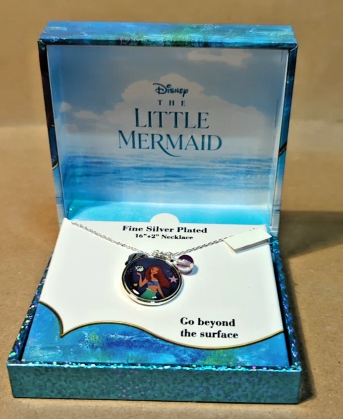 Pingente/colar charme folheado a prata Disney Live Action pequena sereia Ariel novo com etiquetas - Imagem 1 de 1