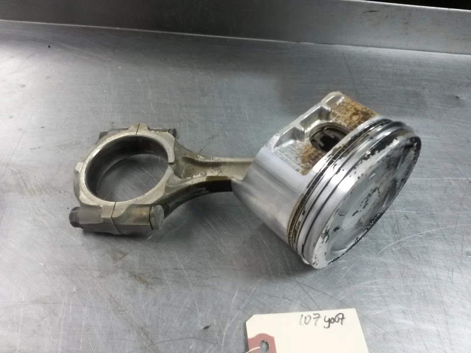 Right Piston and Rod Standard From 1995 Subaru Legacy  2.2 - Image 1 of 3