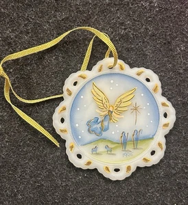 Fenton Hand-Painted Angel Nativity Ornament Signed 1995 Scalloped Edge Art Glass - Picture 1 of 4