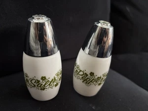 Vintage Gemco Green Crazy Daisy Salt and Pepper Shakers - Pyrex Corelle - Picture 1 of 6
