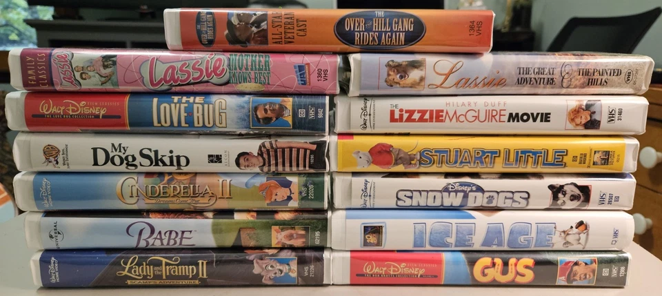 13 VHS Family Movies - Disney Lassie Love Bug Cinderella Babe Tramp Stuart McGui Foto 1 de 1