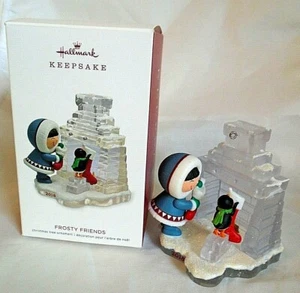 Hallmark Frosty Friends 2018 Eskimo Stocking Ice Fireplace 39th Collector Serie  - Picture 1 of 6
