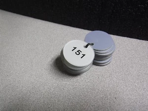 Schwarz, silber nummeriertes Etikett, 151-175, Stck. Kunststoff, rund, 1-1/2" Höhe, 25 Stück 22FC75,(G) - Bild 1 von 5