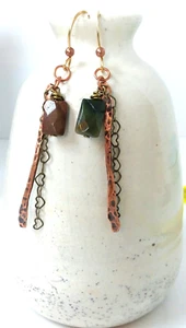 Pendientes artesanales de 3"" de larga barra martillada piedras cuadradas cadena corazón metal mixto - Imagen 1 de 7