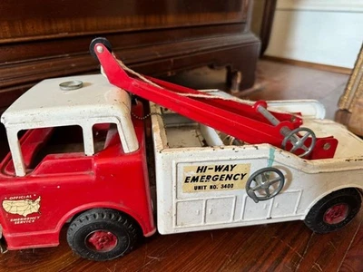 VINTAGE 1960’s NYLINT FORD PRESSED STEEL HI-WAY EMERGENCY TOW TRUCK /  WRECKER - Image 1 of 4