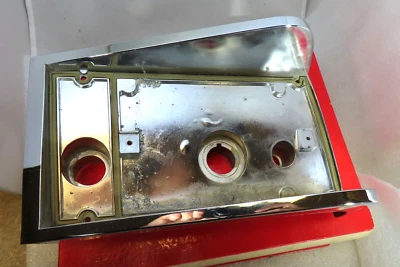 excellent 1970 1971 AMC Hornet passenger side tail light lens housing bezel Foto 1 de 4